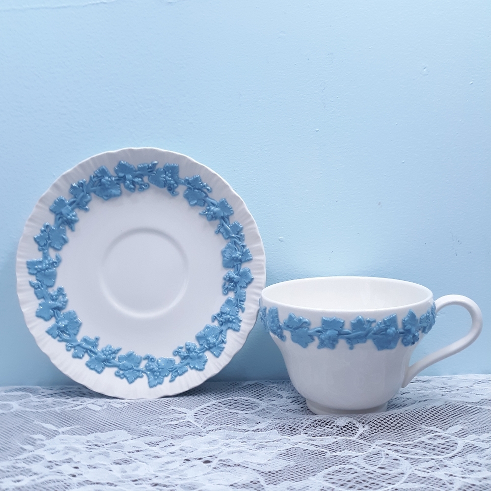Wedgwood Queensware Lilac Blue Cream Seashell Edge Embossed Grapes Teacup Saucer - Picture 7 of 15